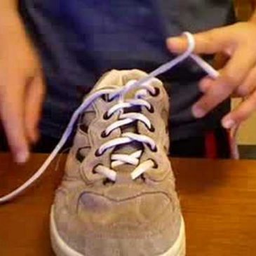 Nauka wiązania butów